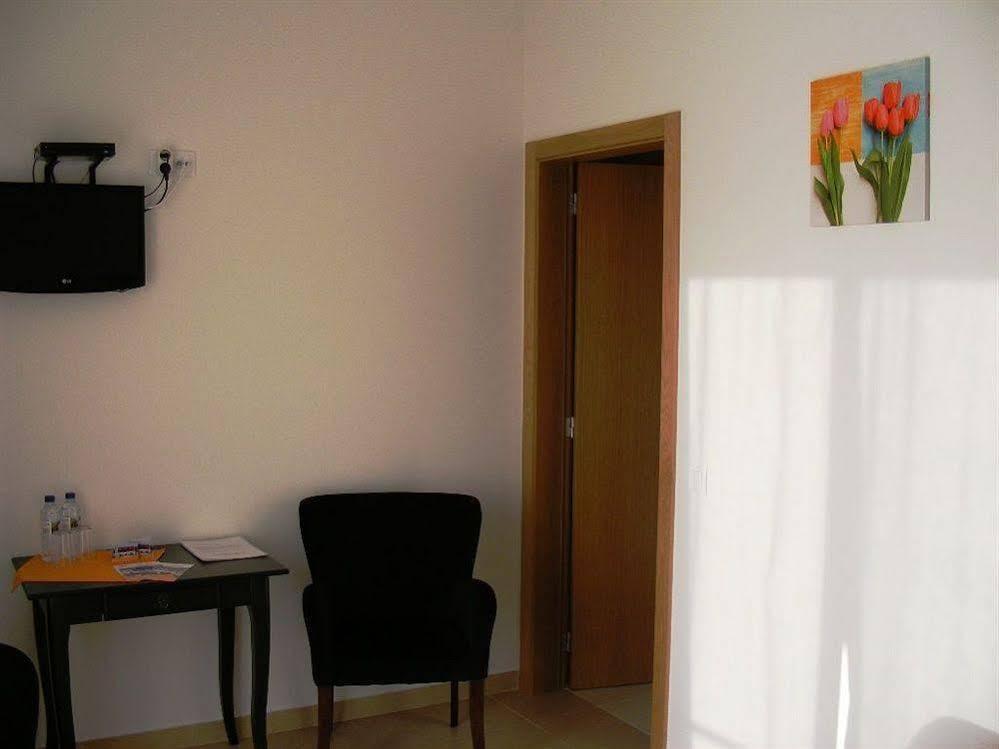 Casa Ceedina Bed And Breakfast & Beauty Batalha Esterno foto