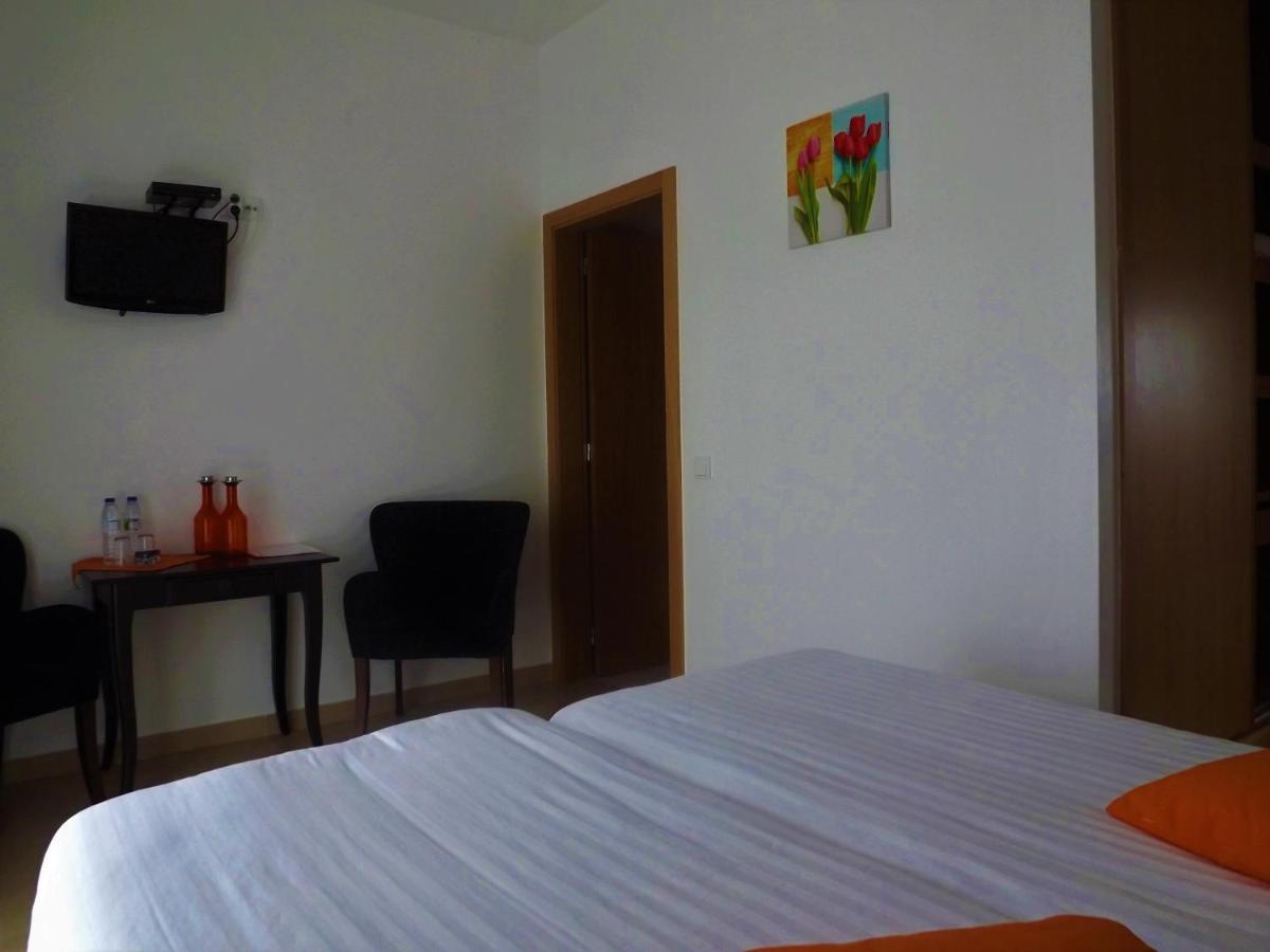 Casa Ceedina Bed And Breakfast & Beauty Batalha Esterno foto